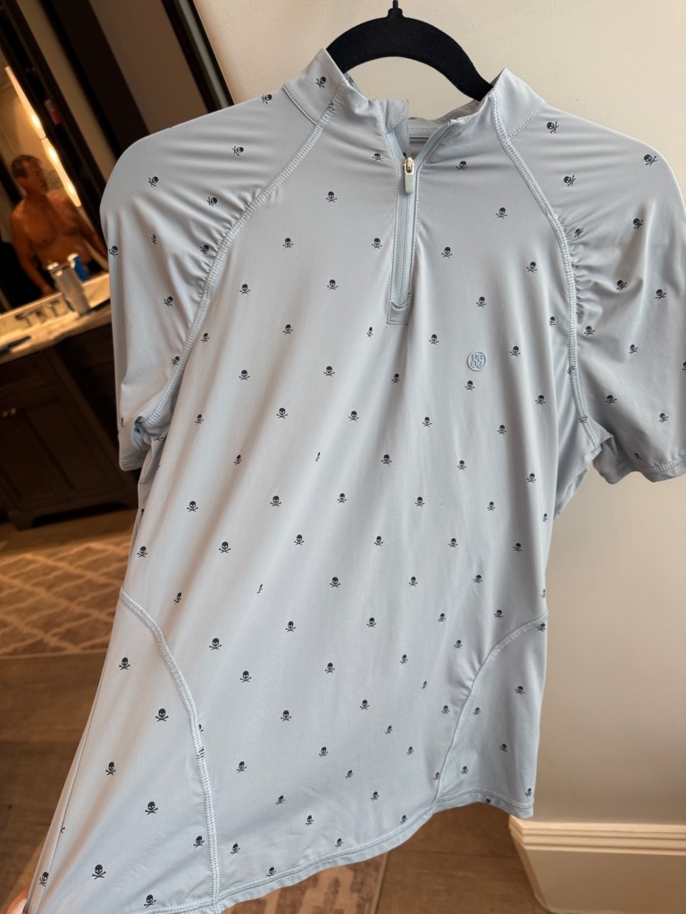 G/FORE Light Gray Short Sleeve Zip Golf Top with Skull Motif.  Small. Excellent